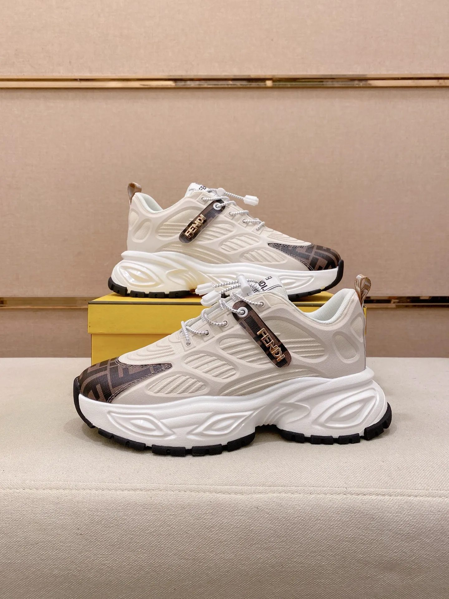 Men's shoes 💰 442💰 (fendi) New high-top 👊🏻 upper 🇮🇹 imported cowhide fabric 🇩🇪 lining imported breathable mesh lining. The original outsole is molded to highlight the identity of every man, and the upper foot is elegant and stable🚶🏻🚶🏻The high-end custom counters reproduce the original version📯No matter the wind or rain, the shoe last remains unchanged and can withstand the verification of time🔍️,🔵 Size: 38-44